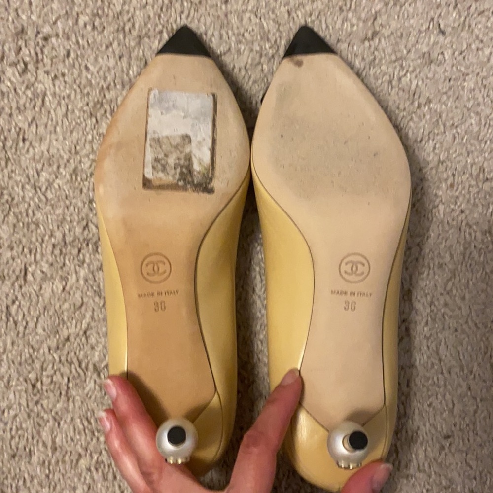 Chanel two tone pearl heel pumps - Picture 7 of 15
